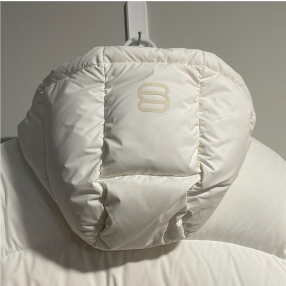 Aritzia Super Puff Jacket - fit as xs - Picture 2 of 5